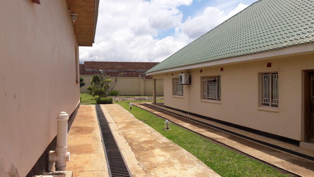 Emmaculate Lodge Mzuzu Exterior photo